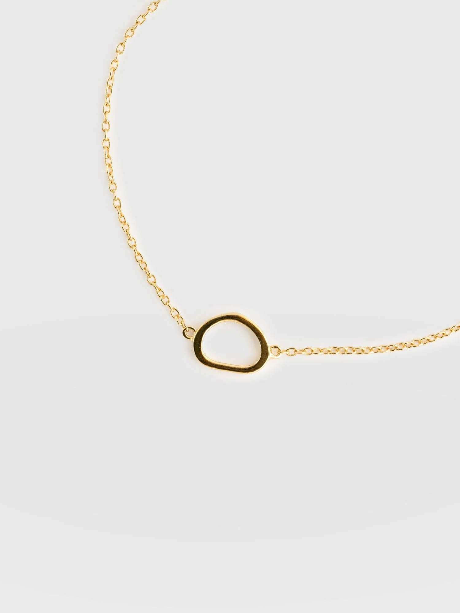 4994-organic-open-oval-bracelet-gold-1.webp