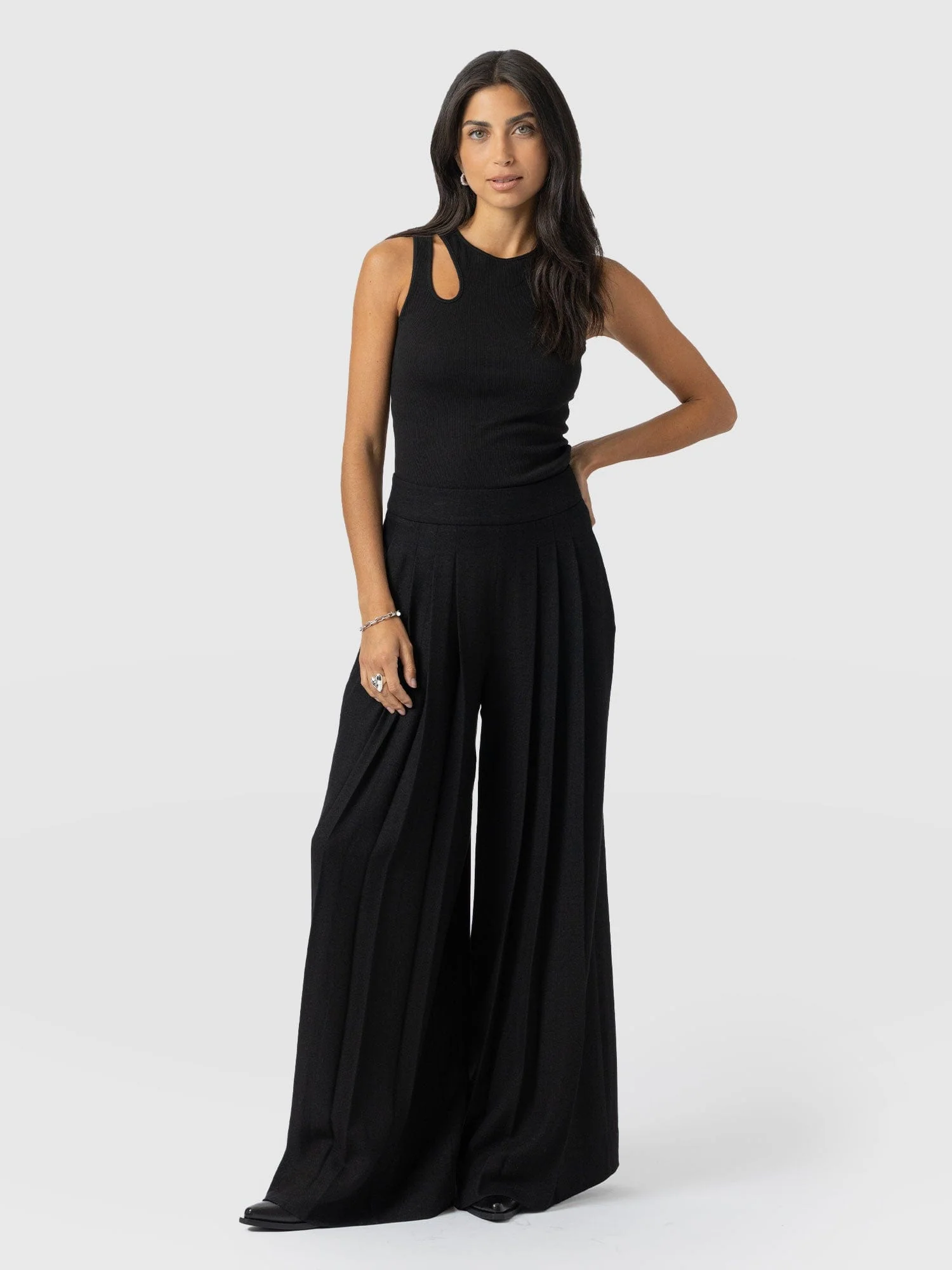 4997-oriya-pleated-wide-leg-pant-black-1.webp