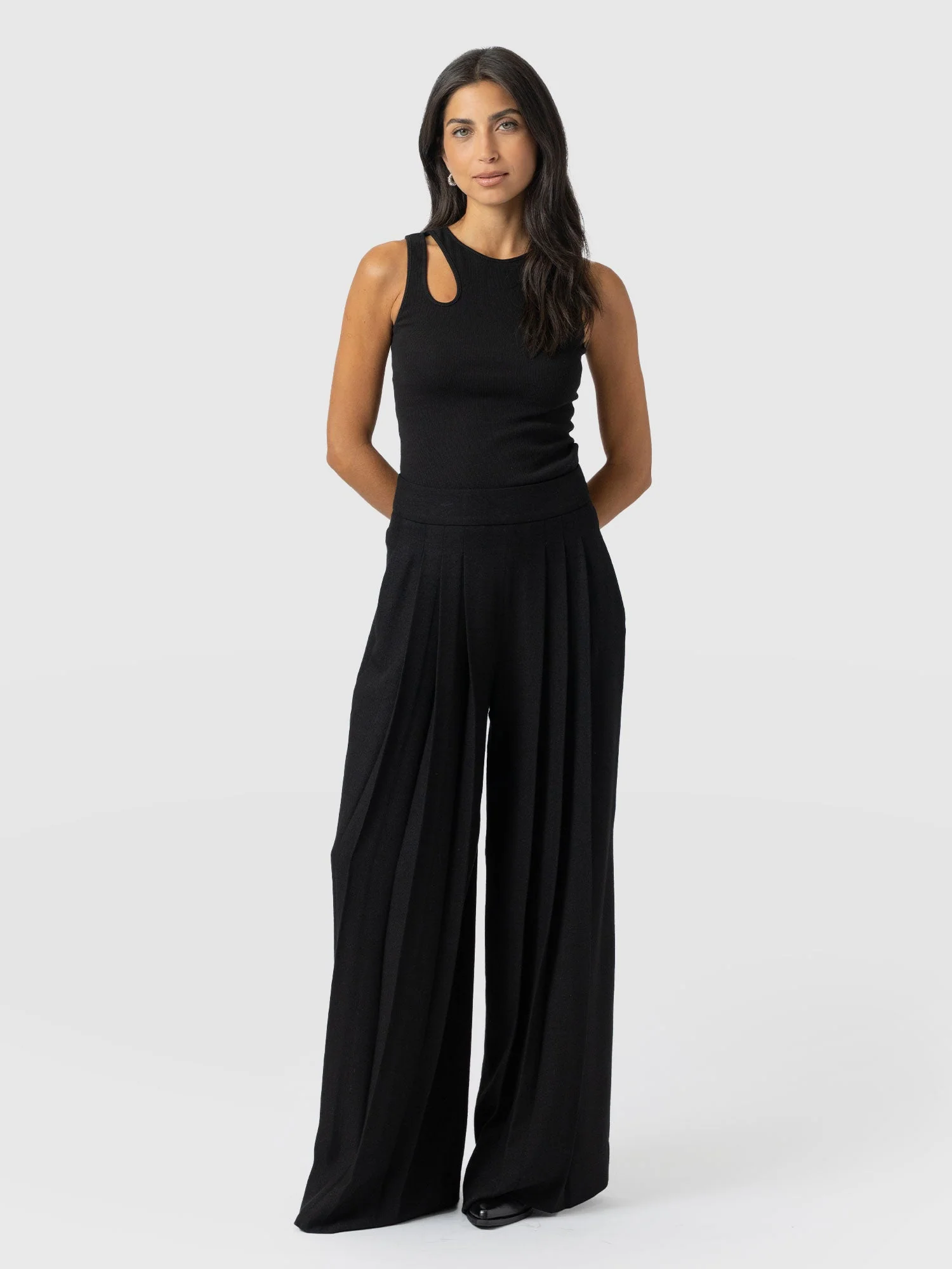 4997-oriya-pleated-wide-leg-pant-black-1.webp