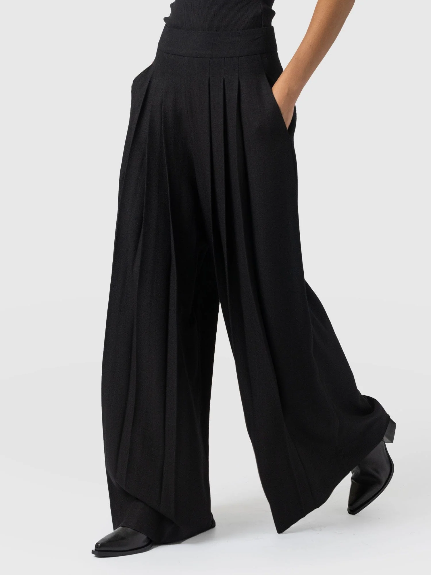 4997-oriya-pleated-wide-leg-pant-black-1.webp