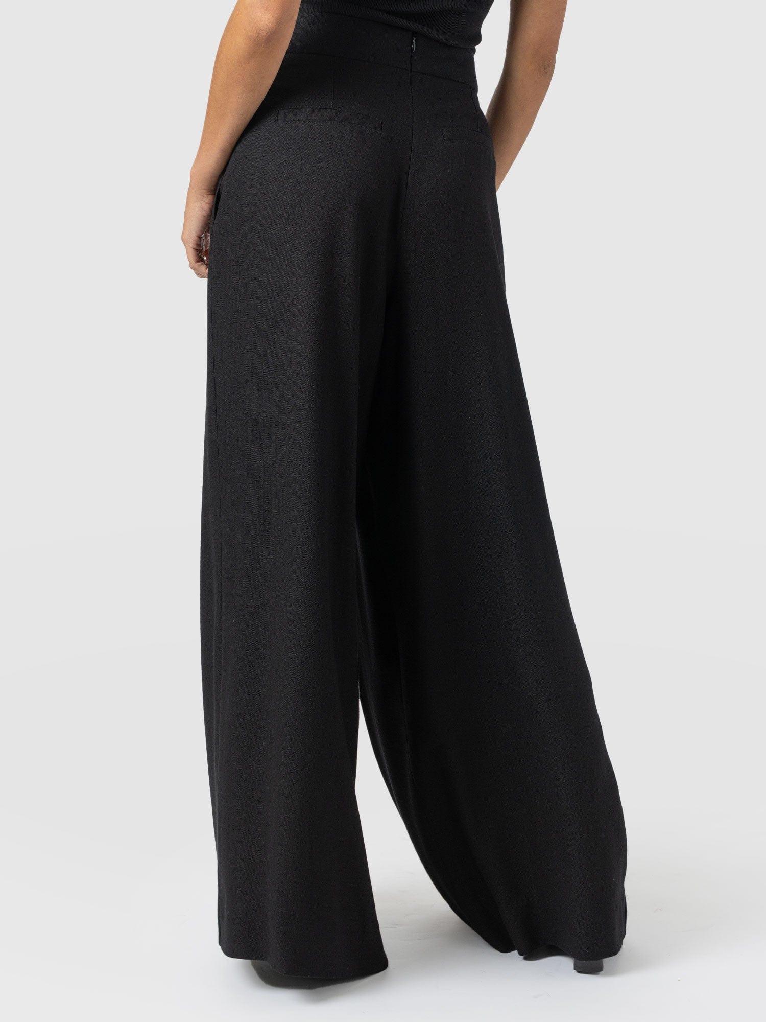 4997-oriya-pleated-wide-leg-pant-black-1.webp