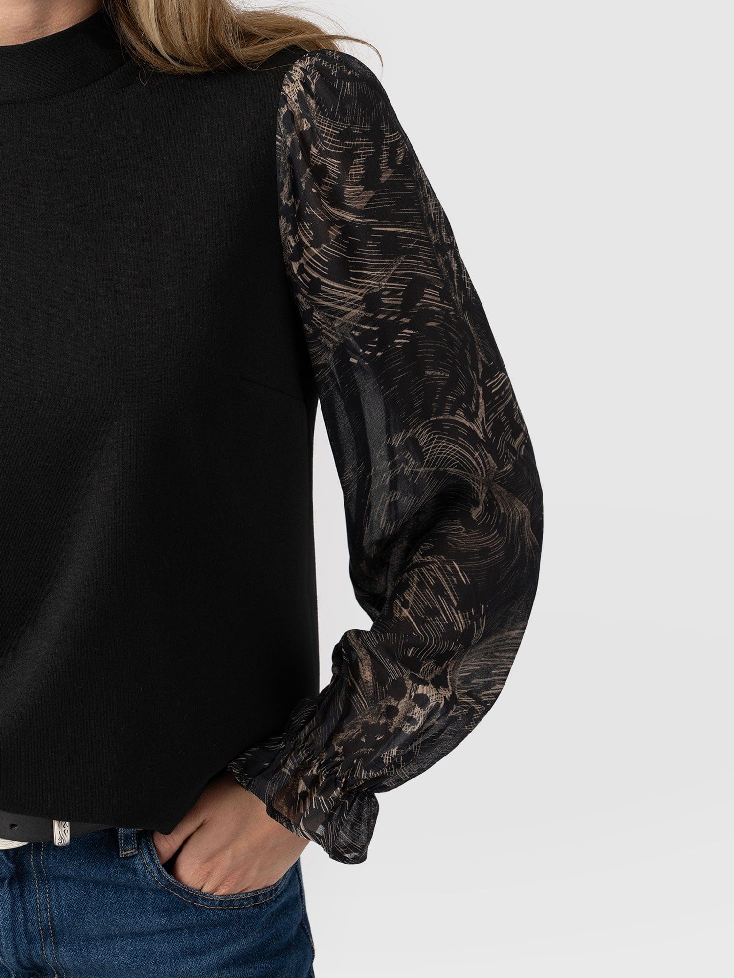 5117-penny-puff-sleeve-long-sleeve-top-spot-feather-1.webp