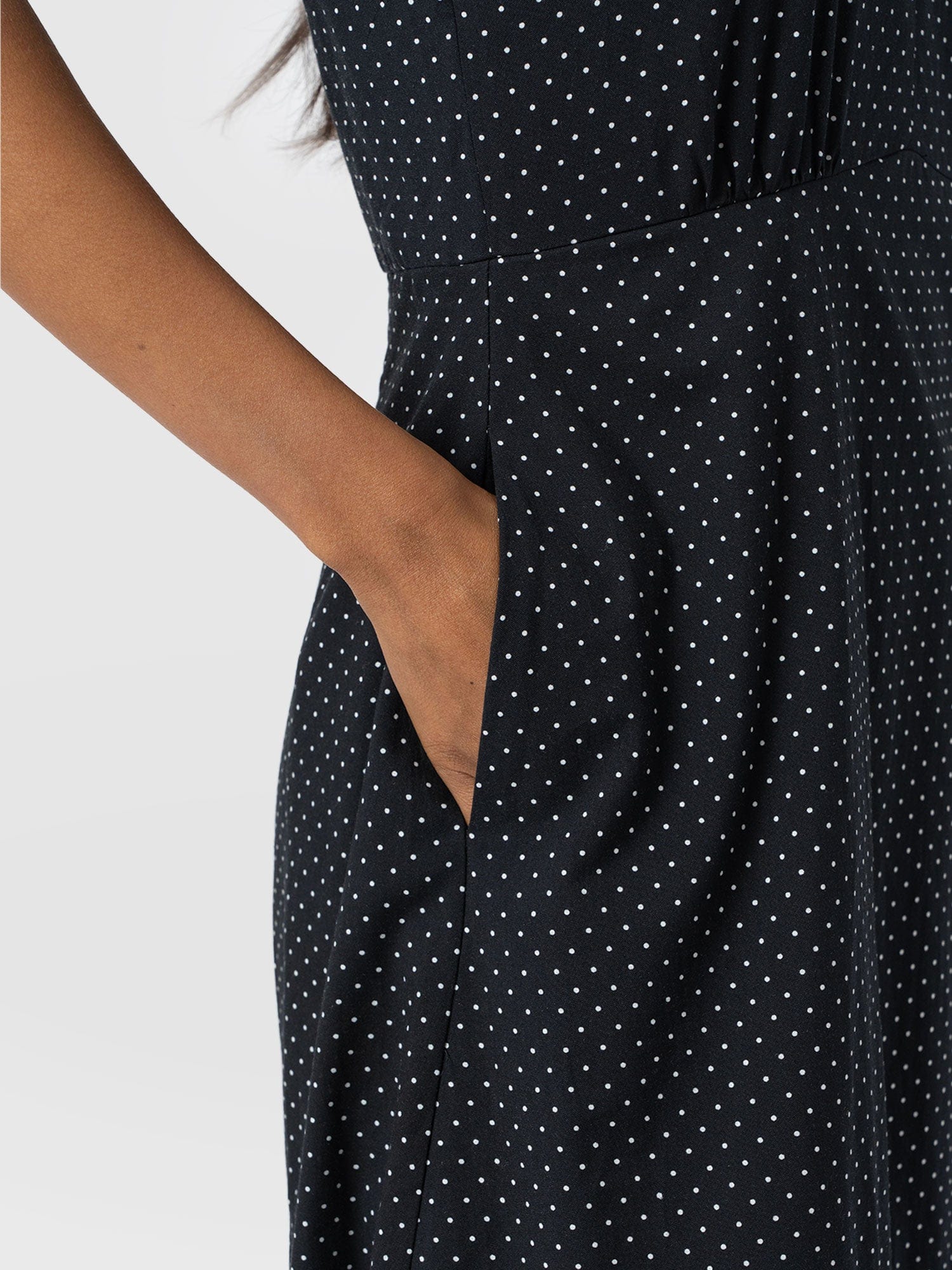 5127-phoenix-dress-polka-dot-1.webp