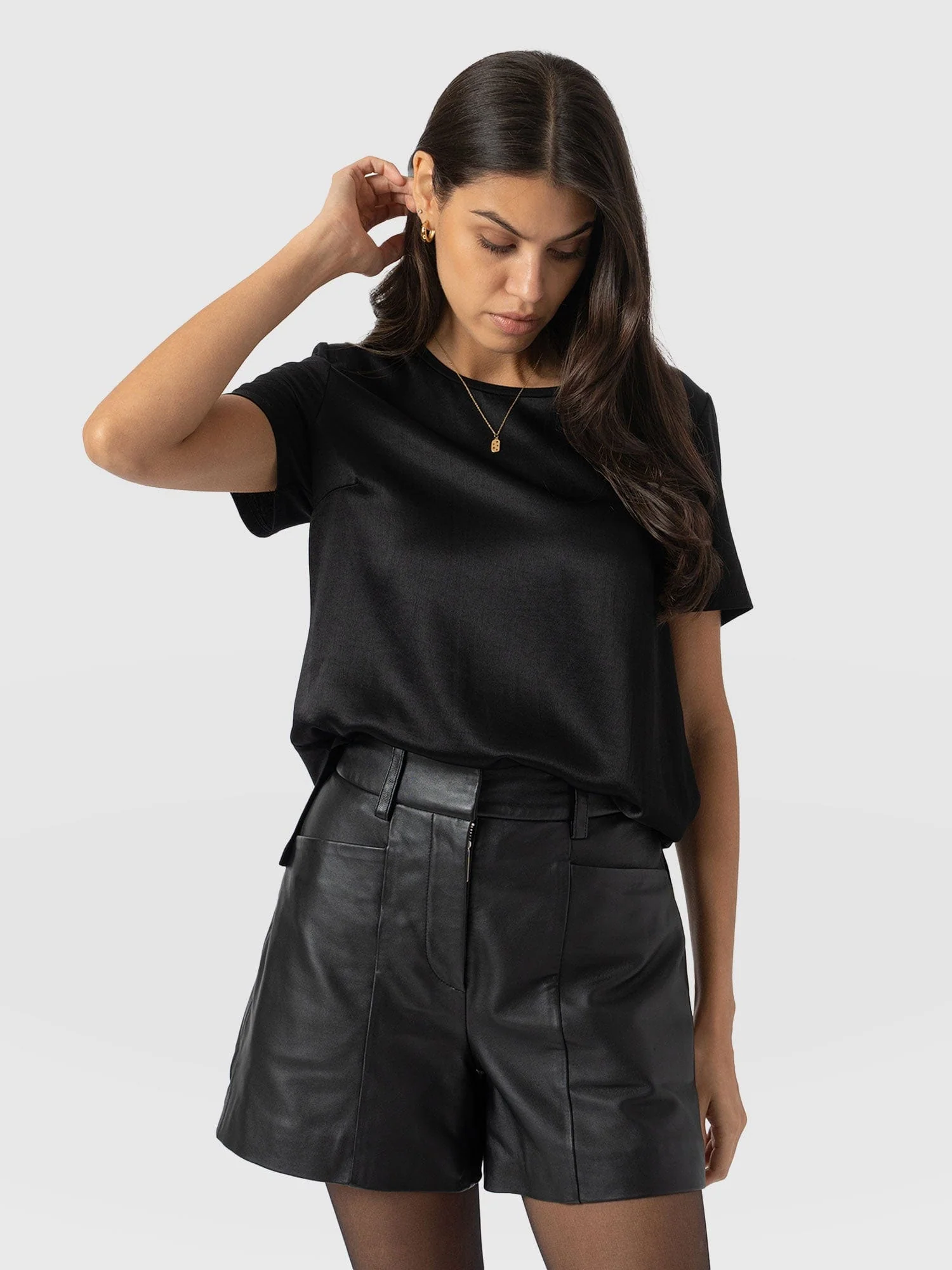 5352-rayner-contrast-tee-black-1.webp