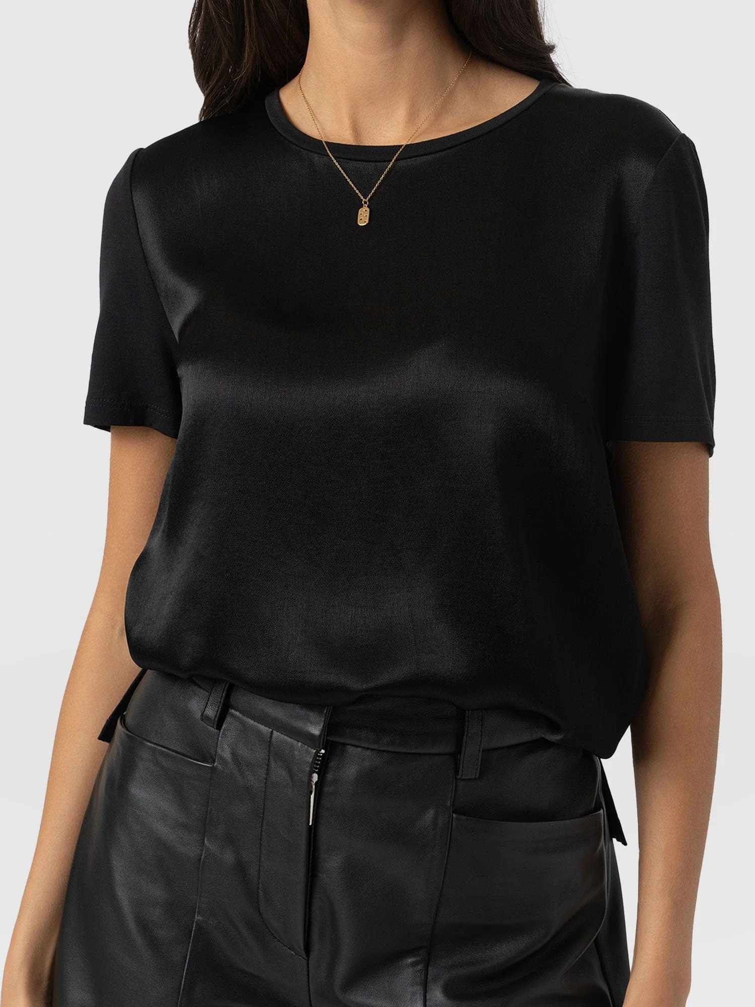 5352-rayner-contrast-tee-black-1.webp