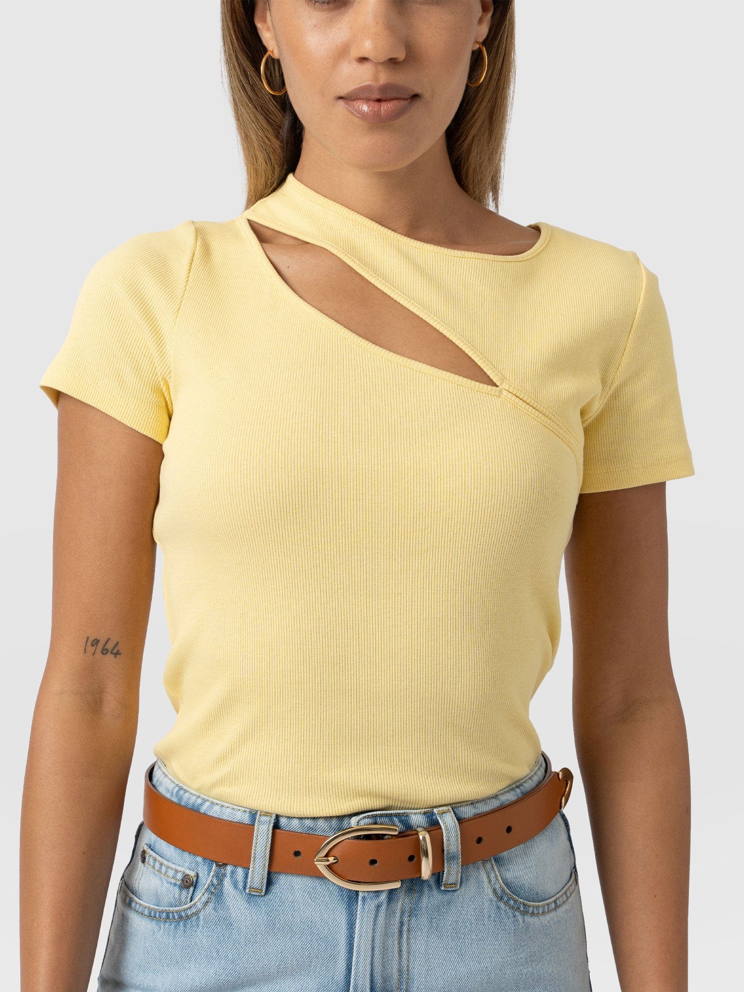 5518-reveal-tee-yellow-1.jpg