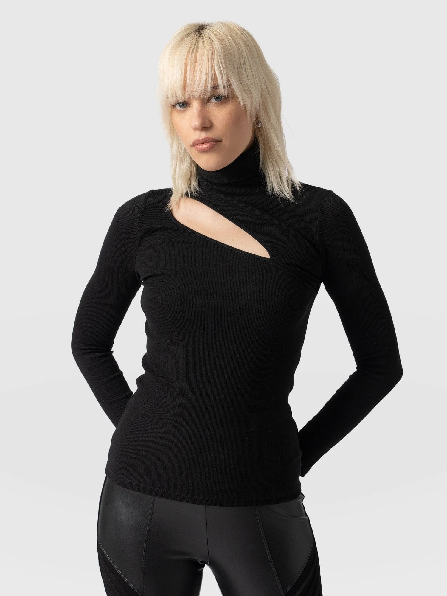 5548-reveal-turtle-neck-black-1.webp