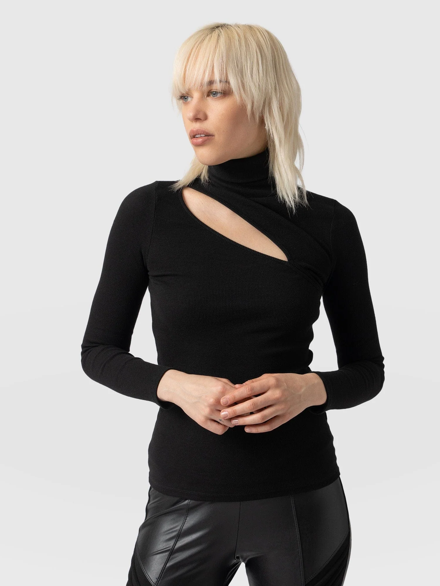 5548-reveal-turtle-neck-black-1.webp