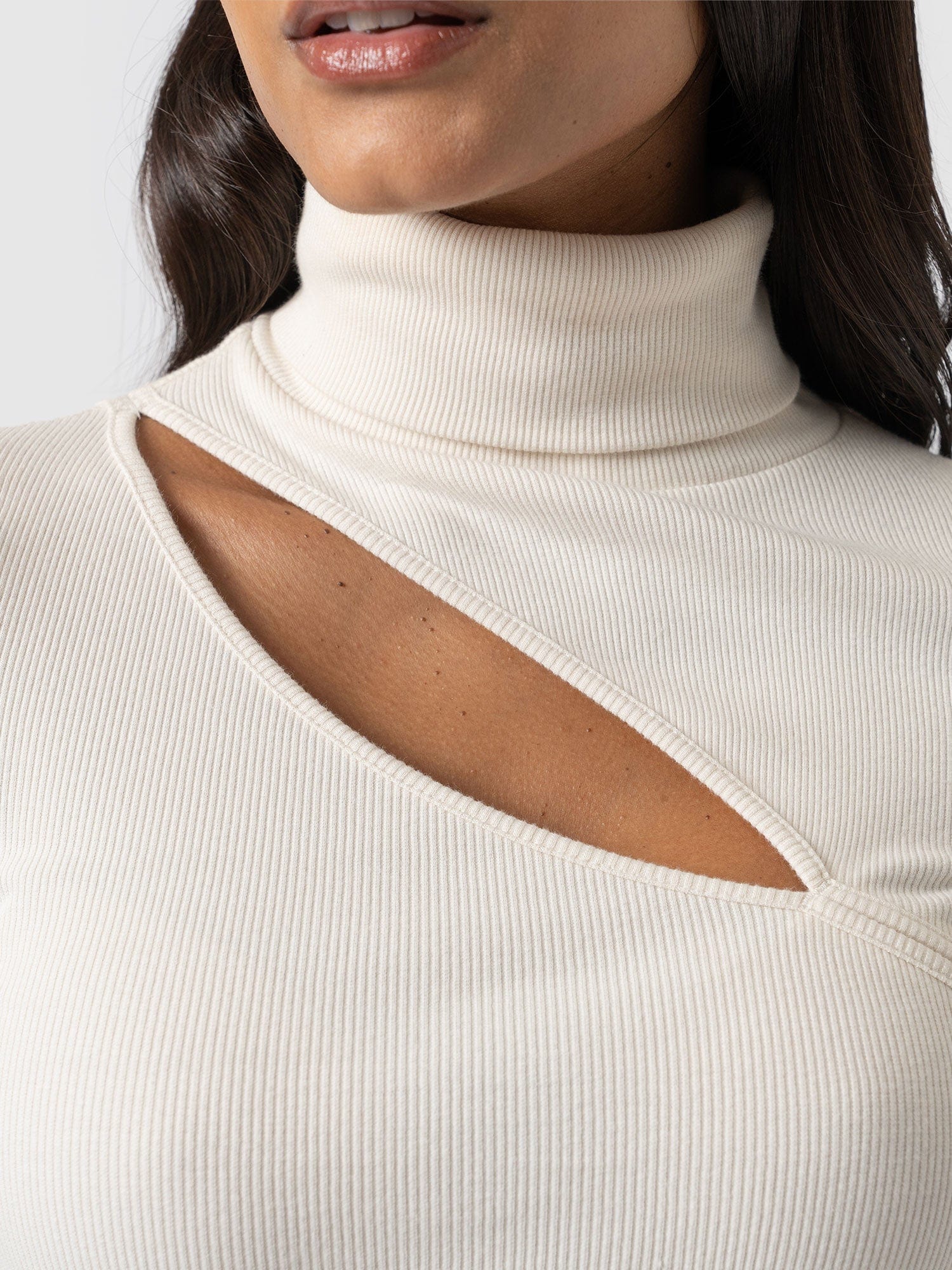 5558-reveal-turtle-neck-cream-1.jpg