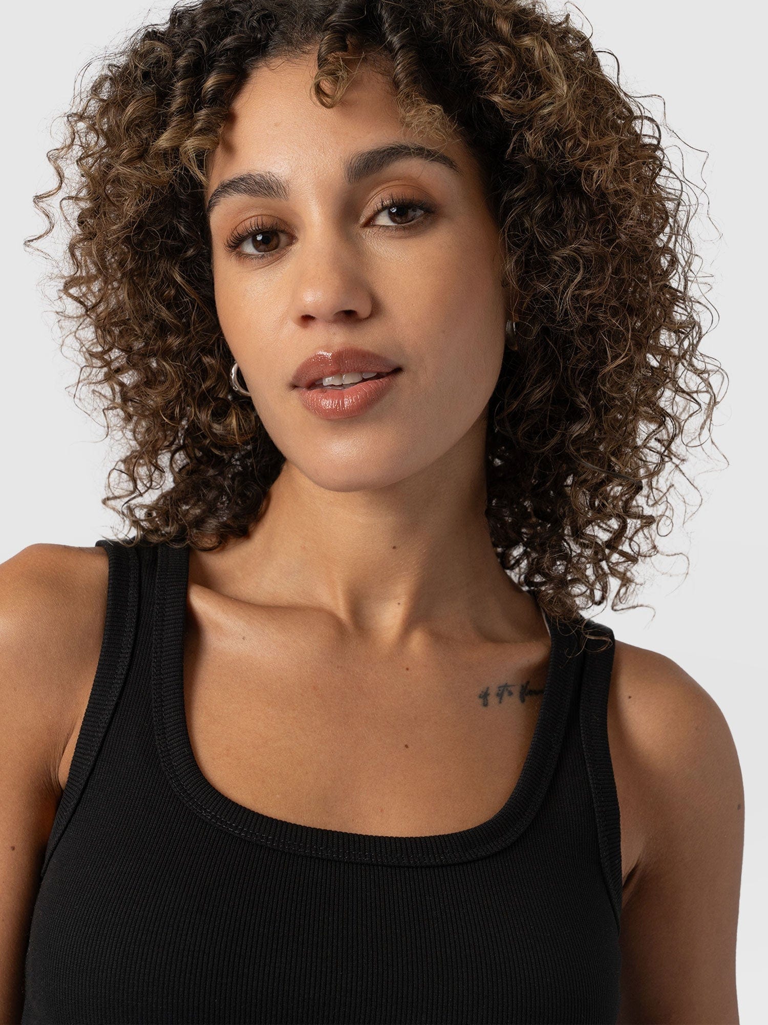 572-asher-scoop-neck-vest-black-1.webp