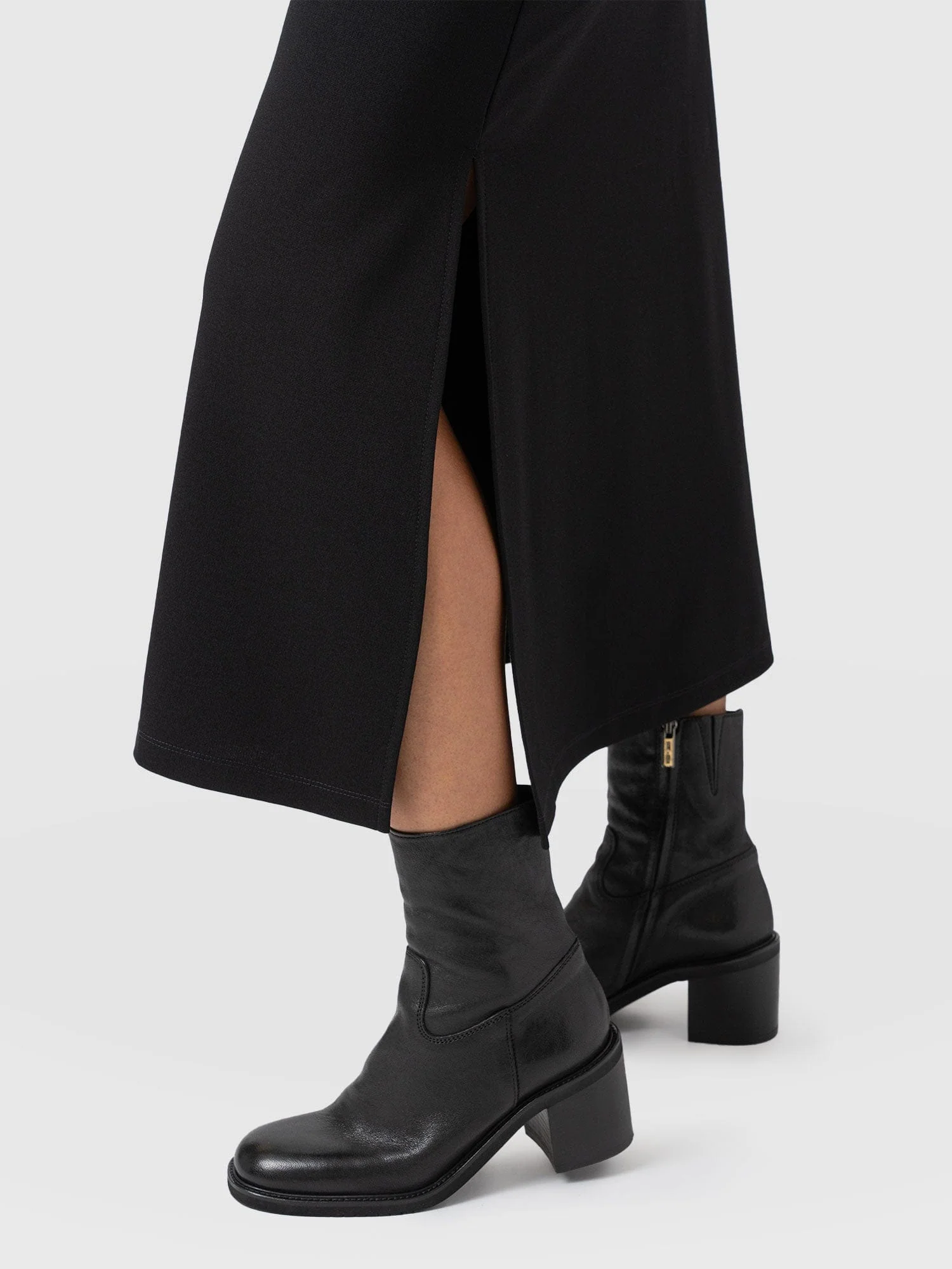 5799-rowan-dress-black-molten-1.webp