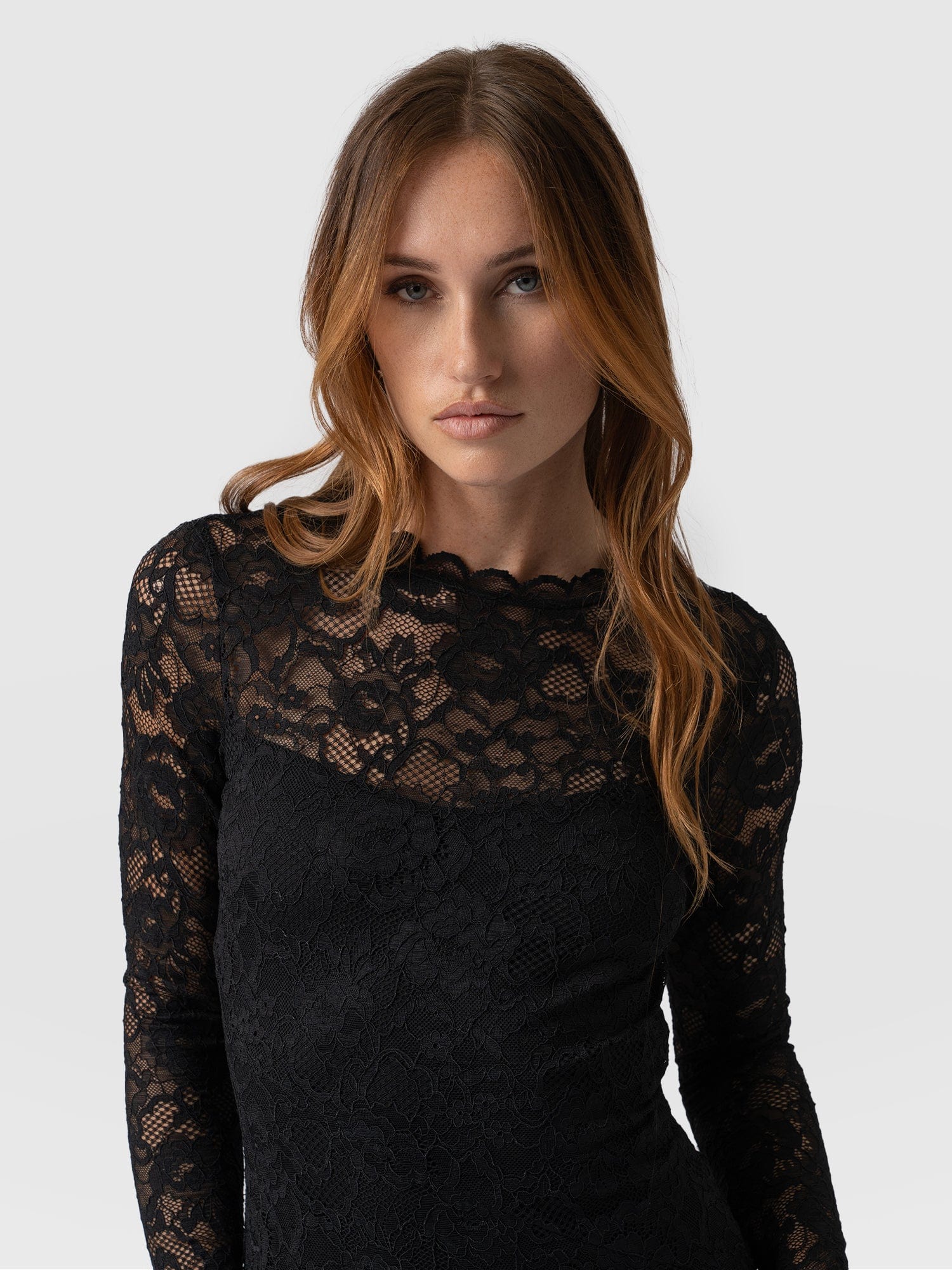 5984-runway-lace-dress-black-1.webp