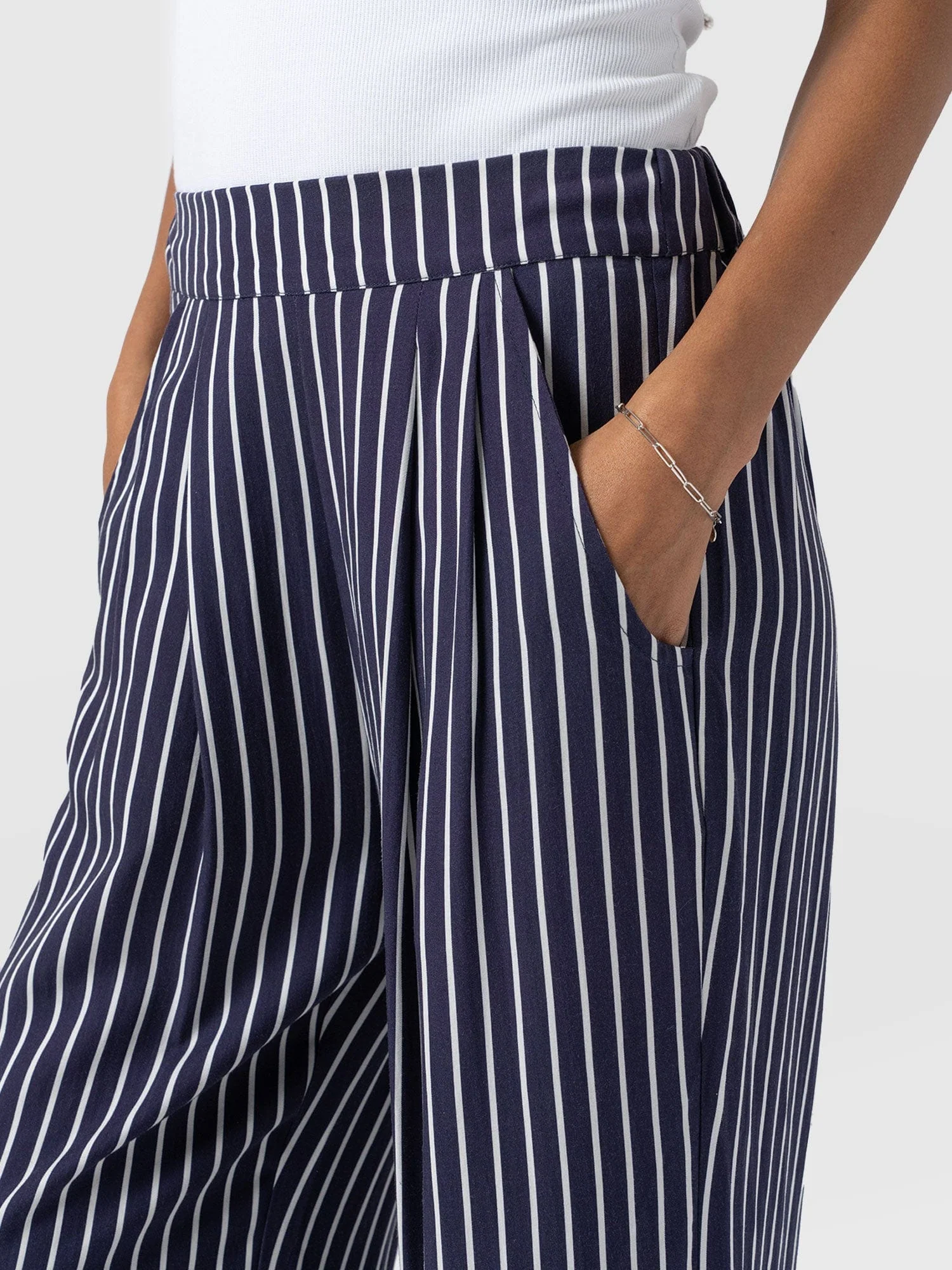 6372-sloane-pant-navy-stripe-1.webp
