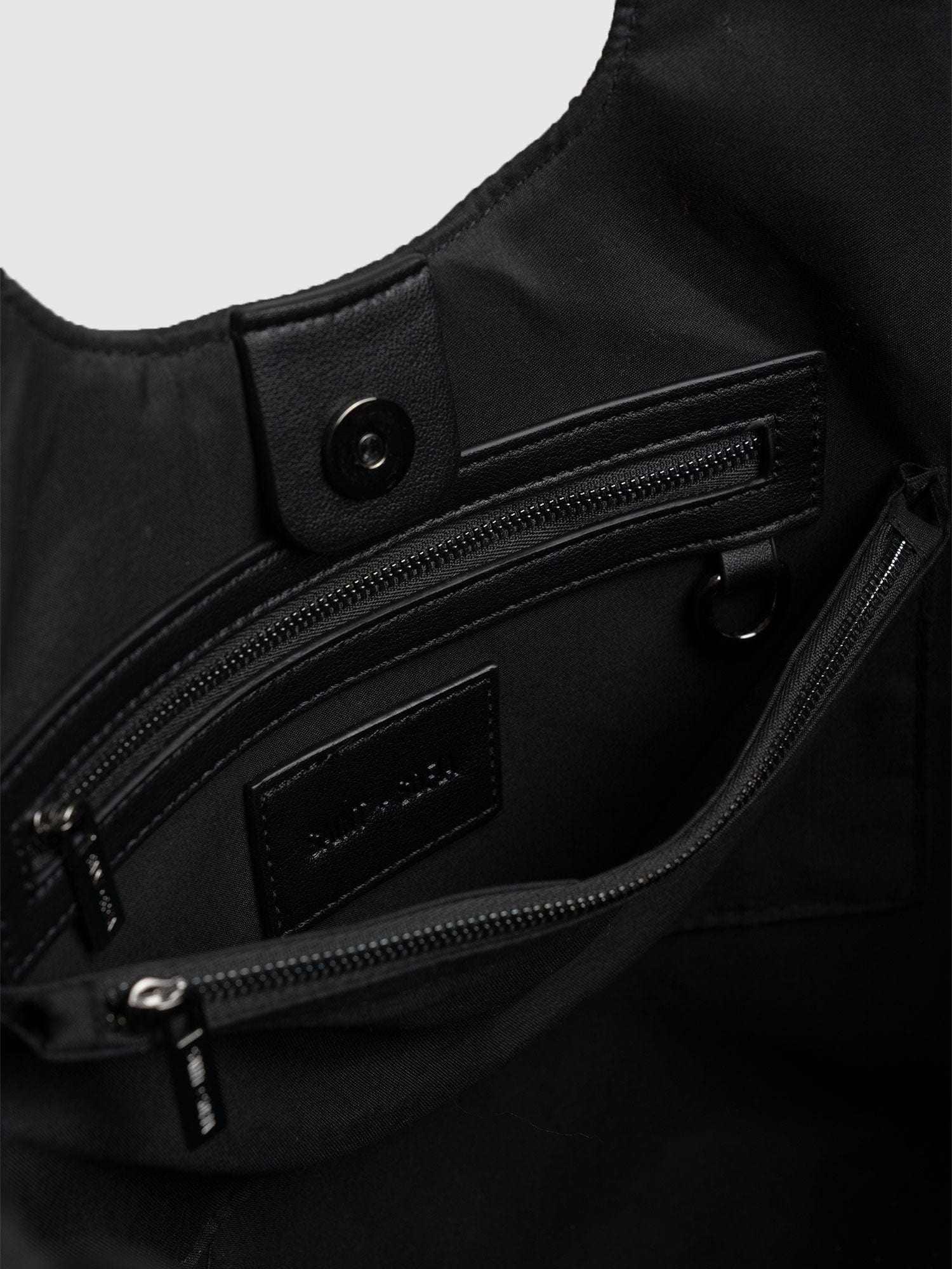 6500-stella-shoulder-tote-bag-gloss-black-1.webp