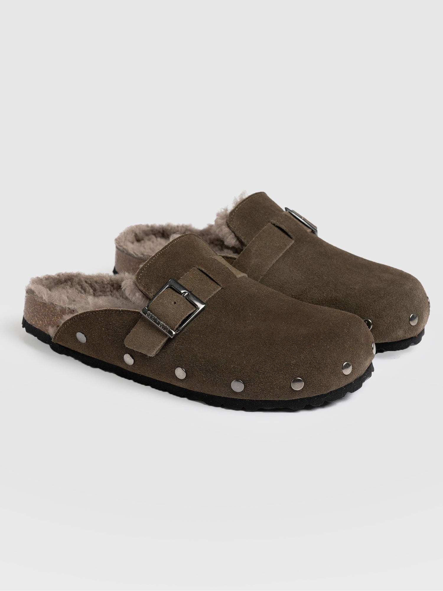 6536-studded-clogs-khaki-shearling-1.webp