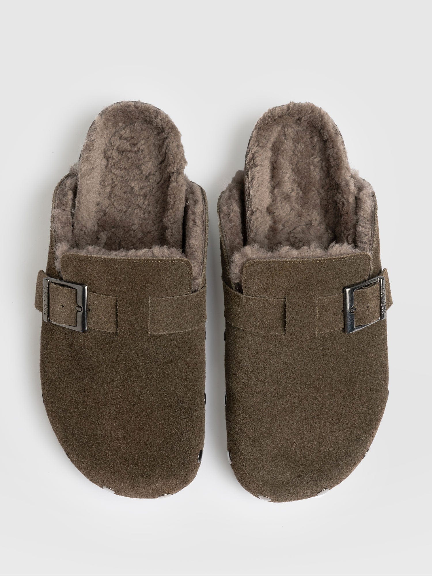 6536-studded-clogs-khaki-shearling-1.webp
