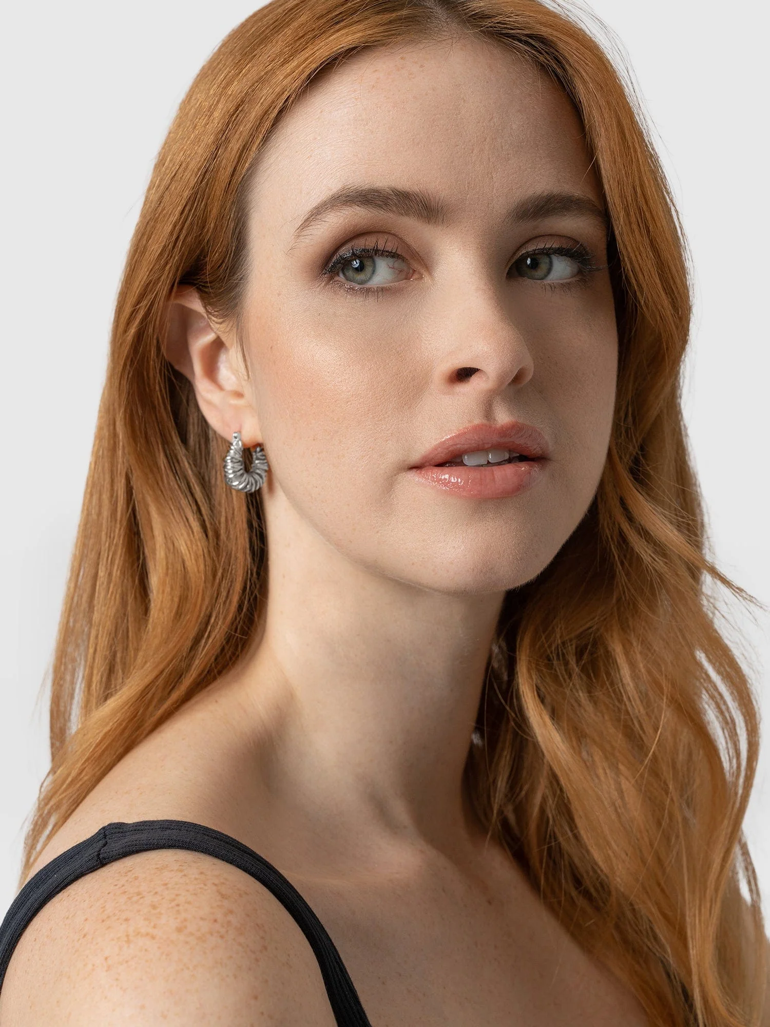 6582-swirl-hoop-earrings-silver-1.webp