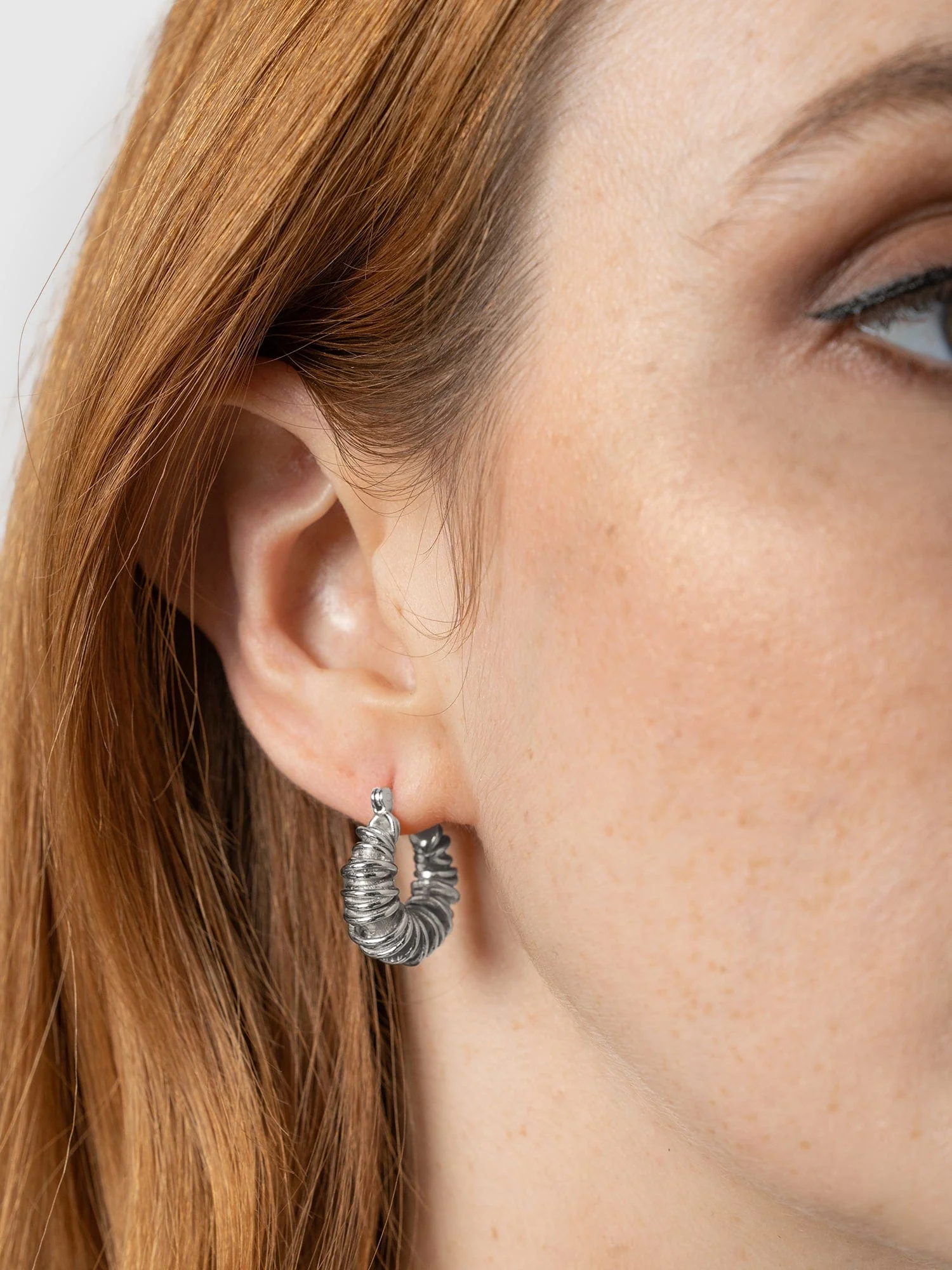 6582-swirl-hoop-earrings-silver-1.webp