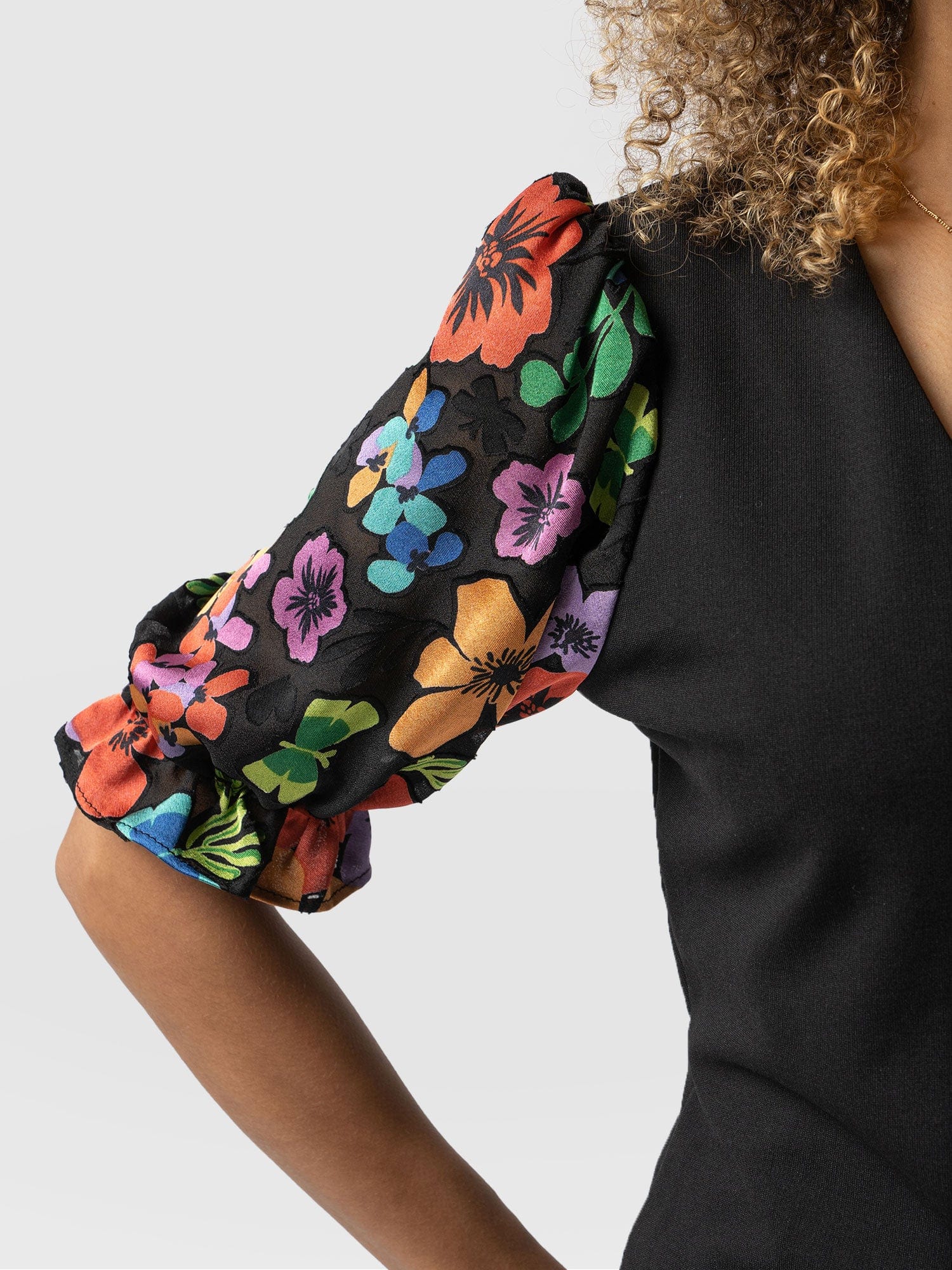 6747-tori-puff-sleeve-top-black-pop-floral-1.jpg