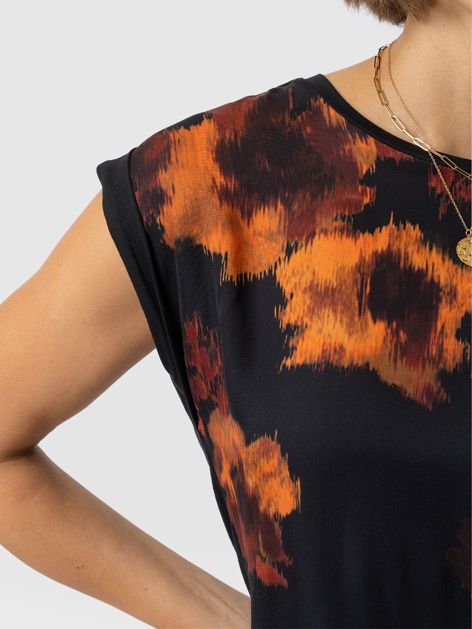 6797-turn-up-contrast-tee-autumn-floral-1.webp