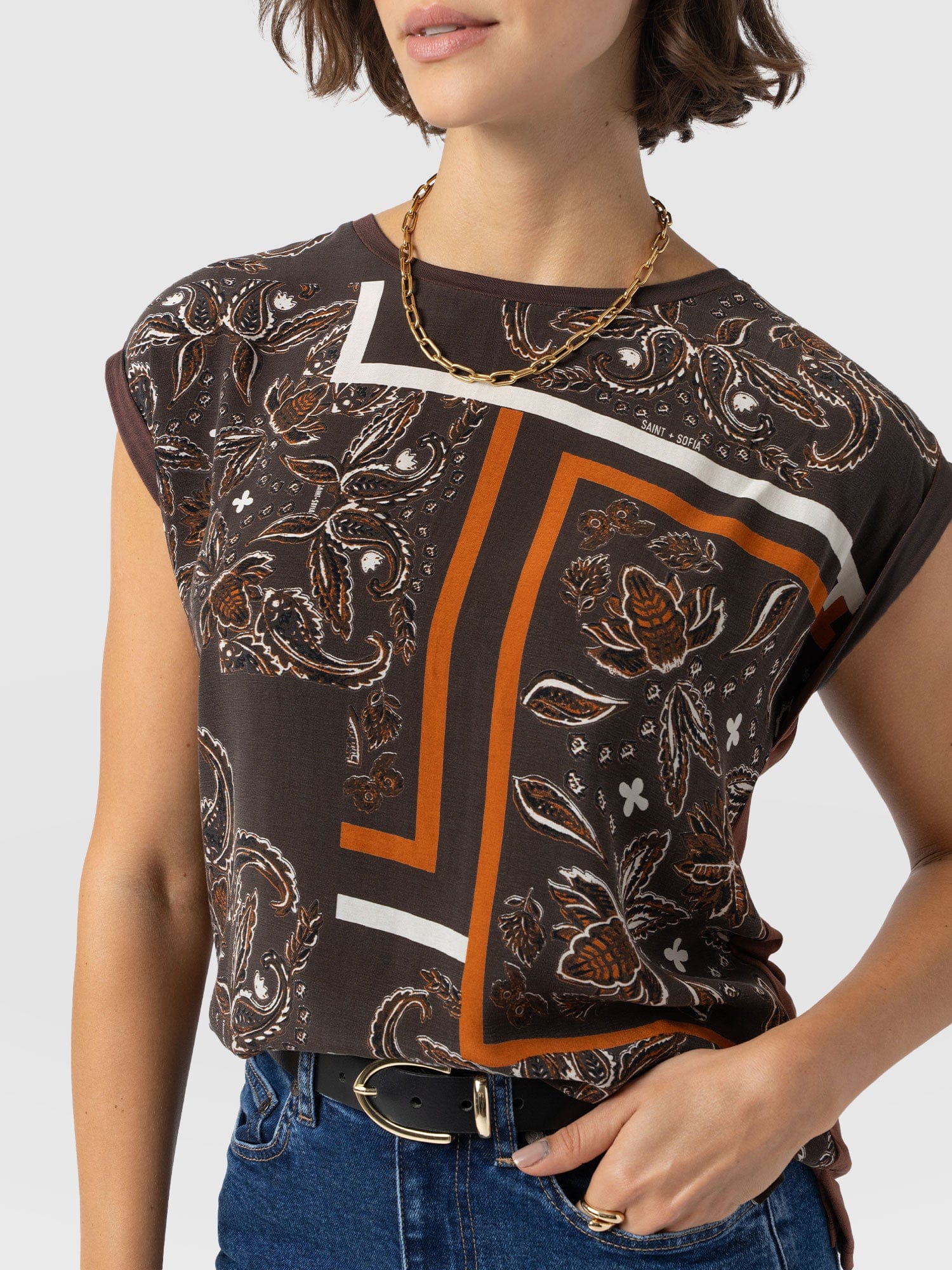 6837-turn-up-contrast-tee-brown-paisley-1.jpg
