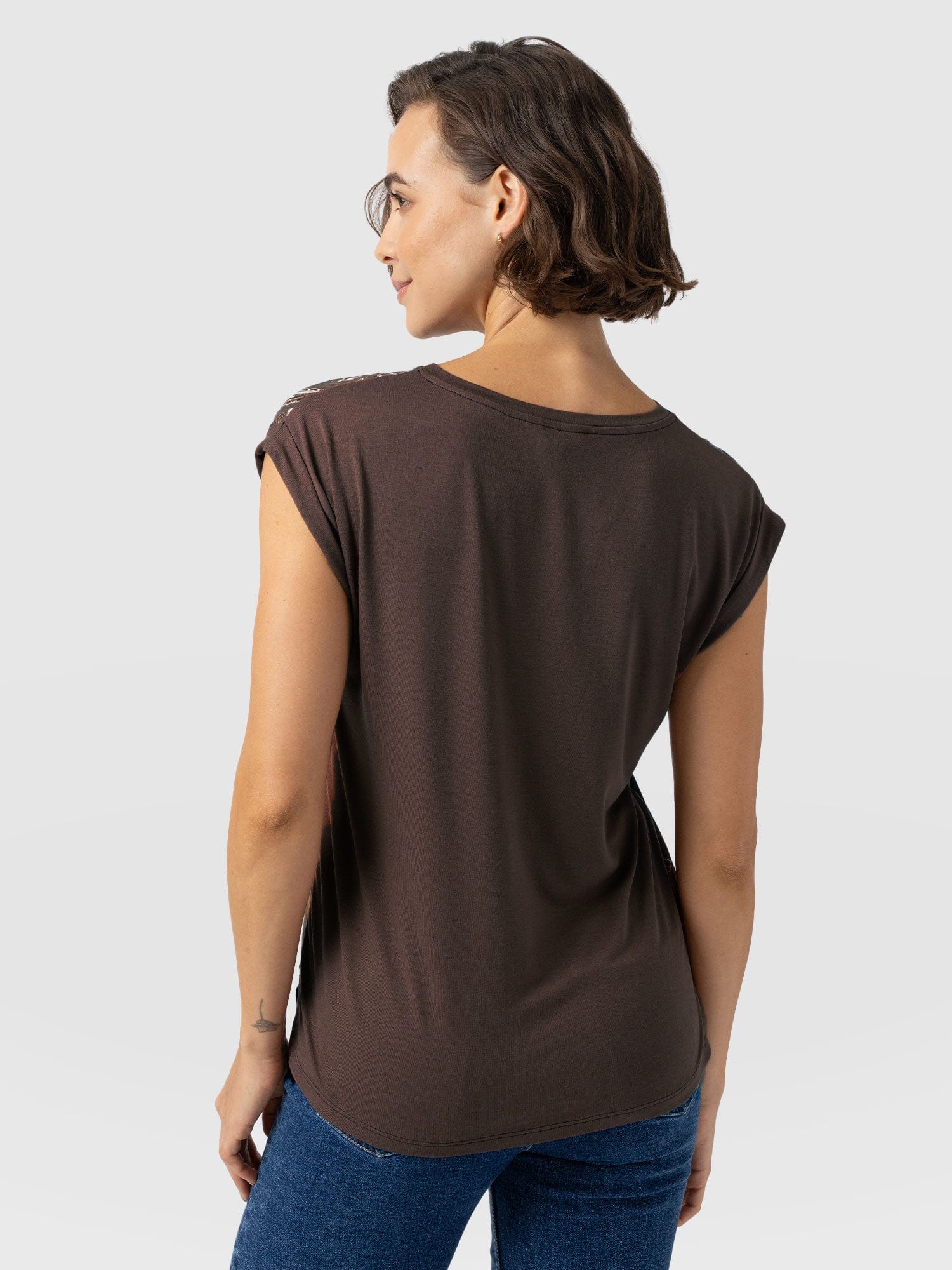 6837-turn-up-contrast-tee-brown-paisley-1.jpg