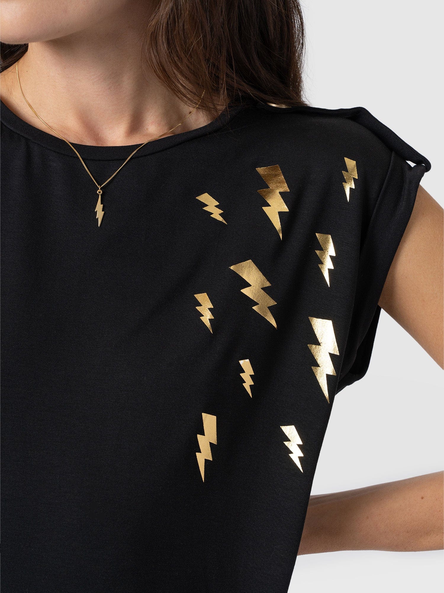 6917-turn-up-tee-black-lightning-1.webp