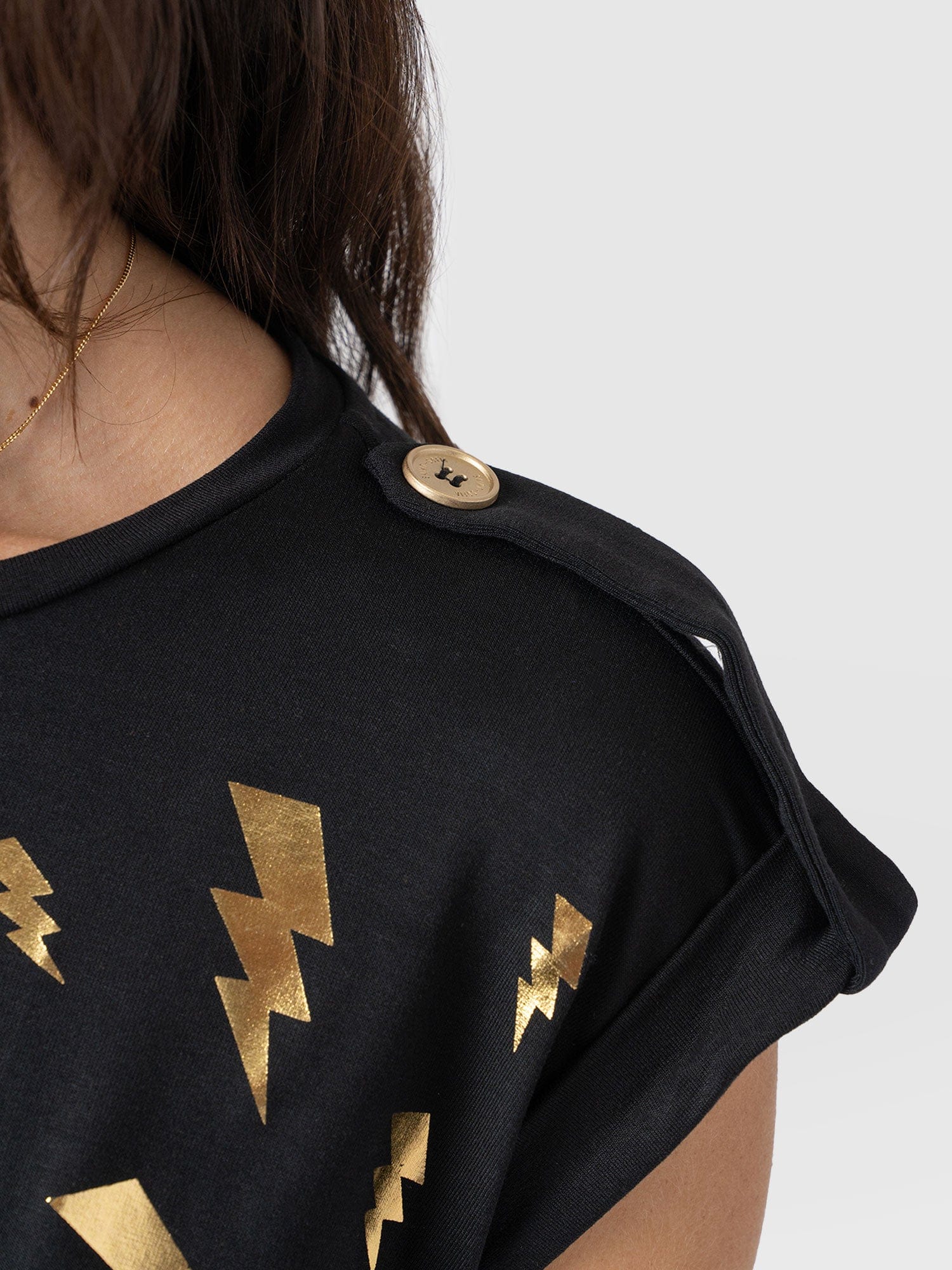 6917-turn-up-tee-black-lightning-1.webp