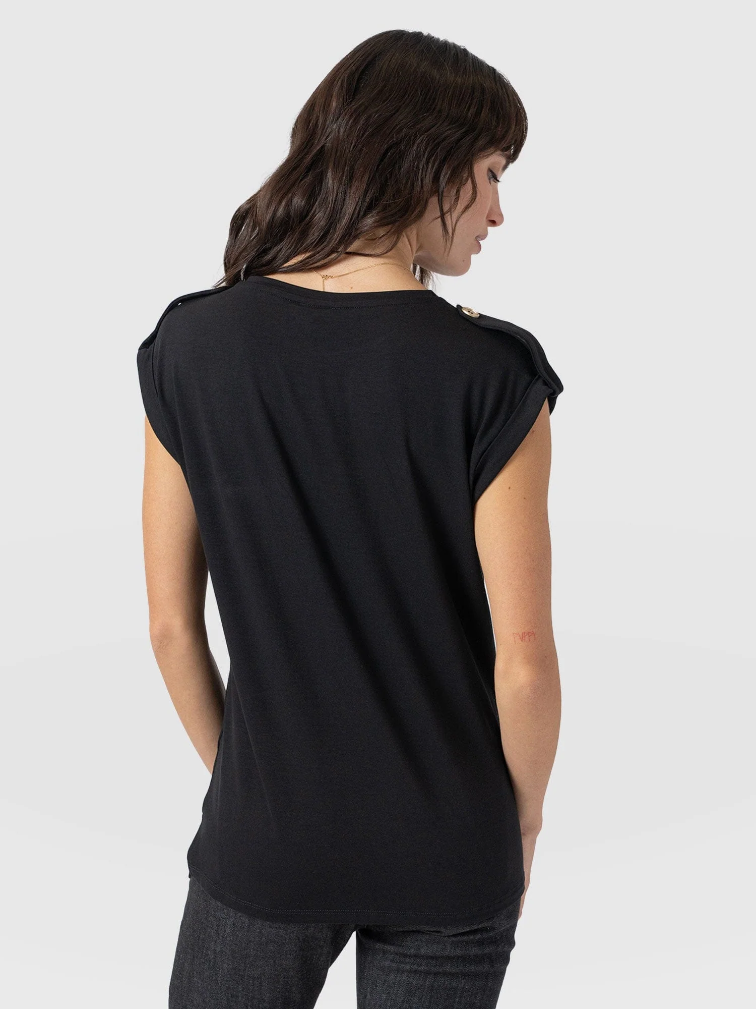 6917-turn-up-tee-black-lightning-1.webp