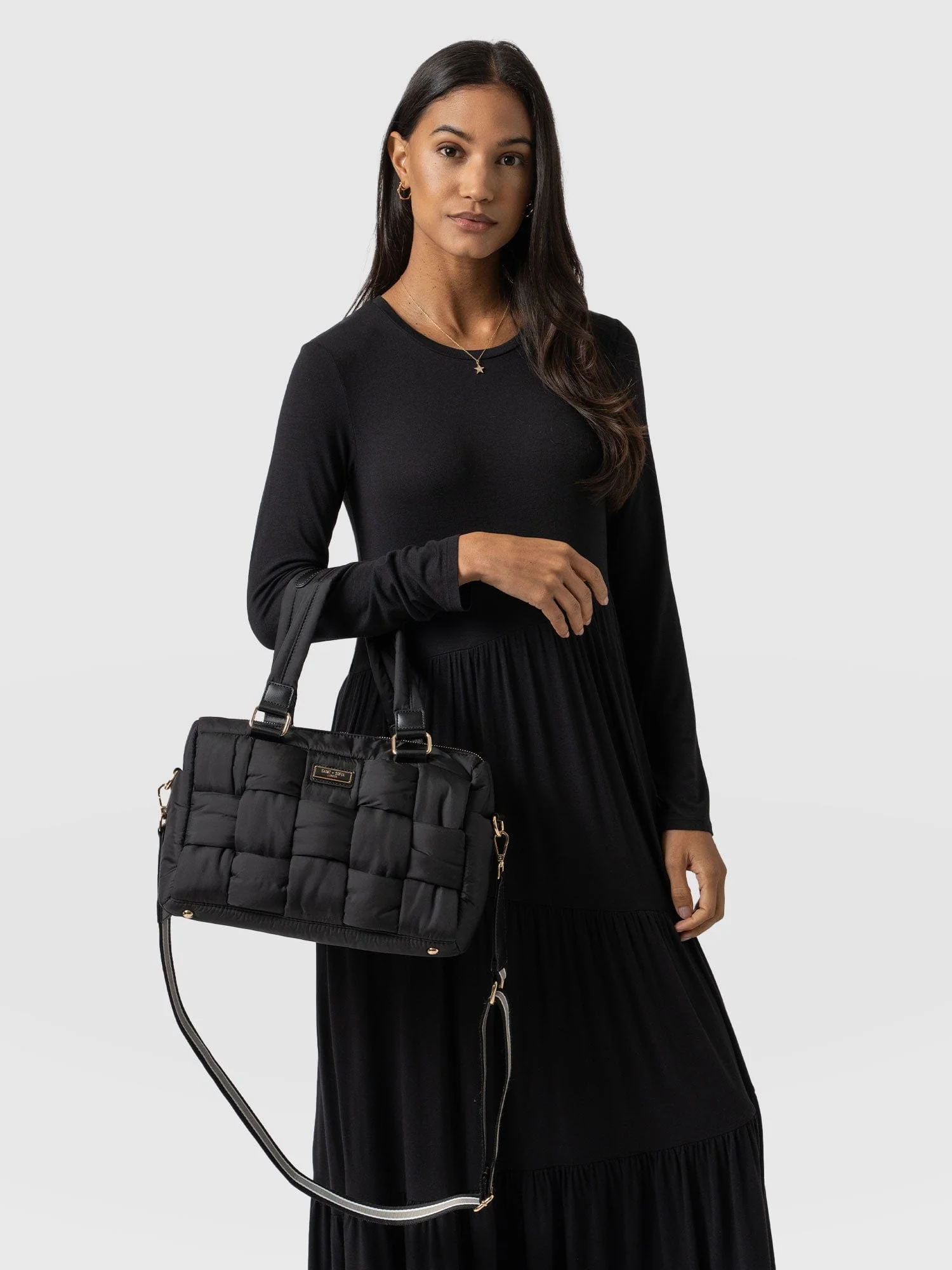 7121-woven-duffle-bag-black-grey-1.webp