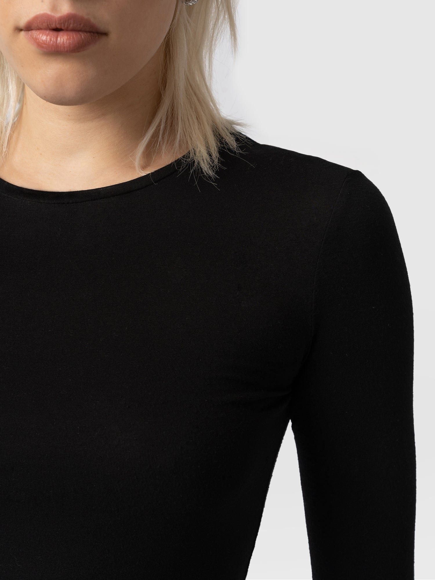 780-austen-crew-neck-long-sleeve-tee-black-1.jpg