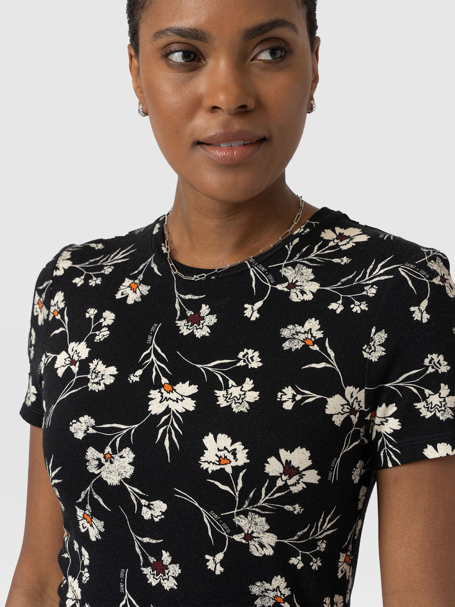 870-austen-crew-neck-tee-short-sleeve-black-spring-floral-1.webp