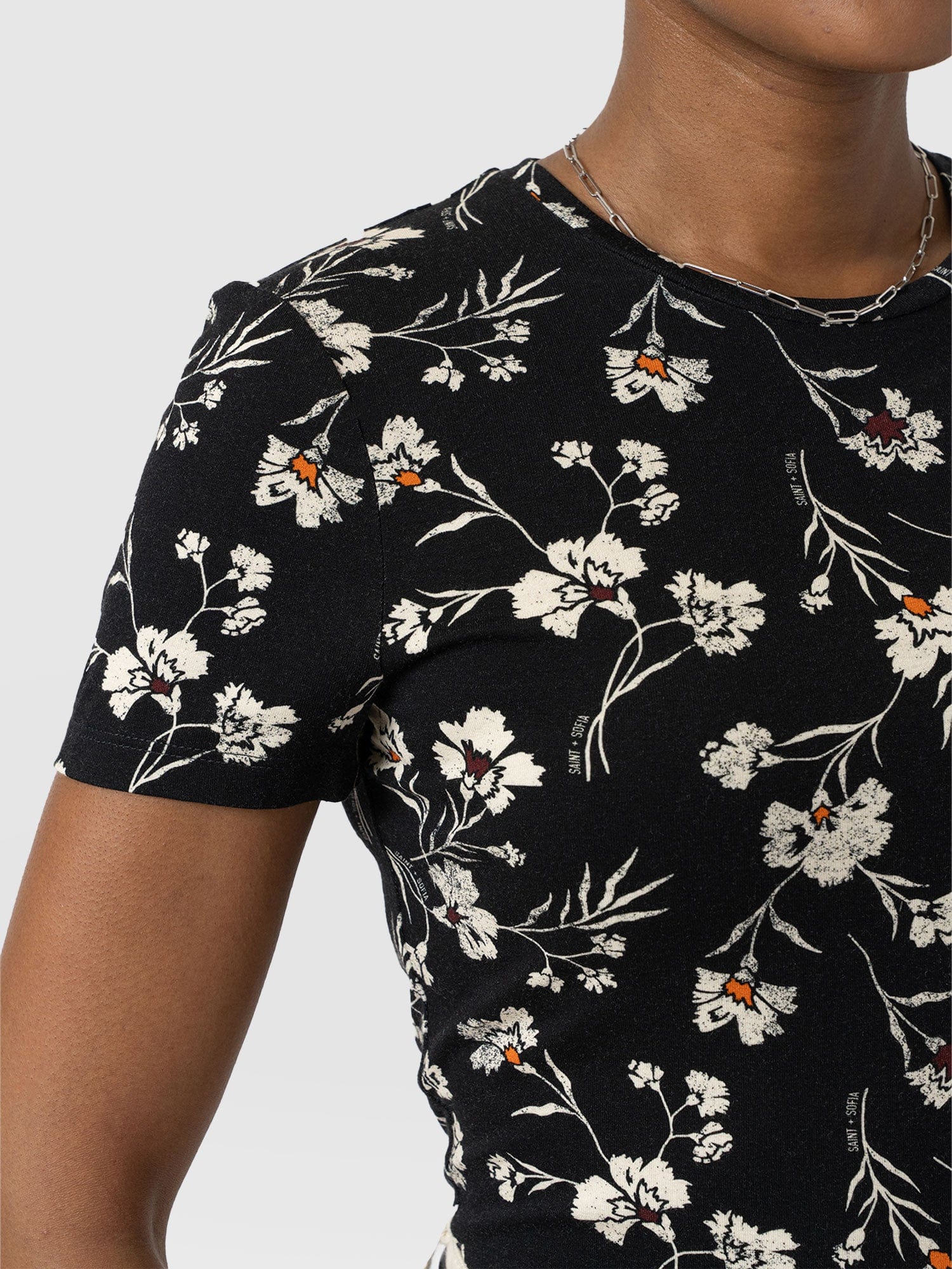 870-austen-crew-neck-tee-short-sleeve-black-spring-floral-1.webp