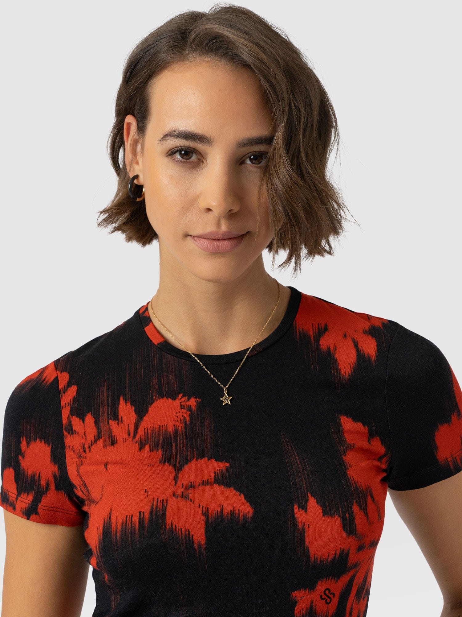 890-austen-crew-neck-tee-short-sleeve-orange-fade-floral-1.webp