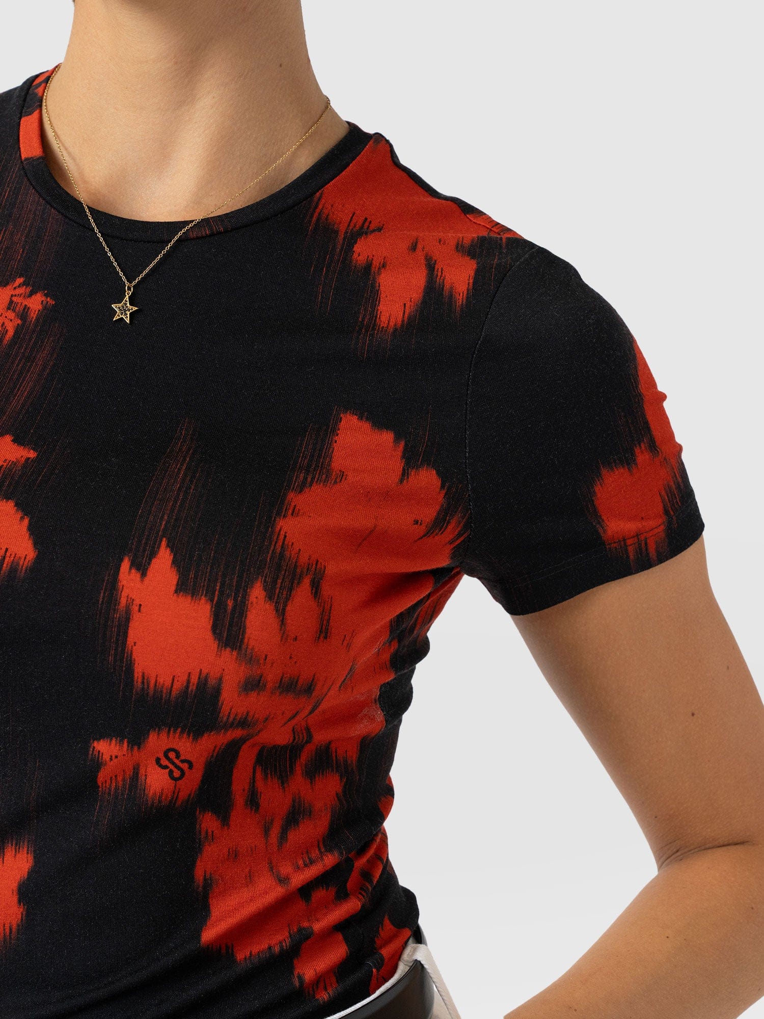 890-austen-crew-neck-tee-short-sleeve-orange-fade-floral-1.webp