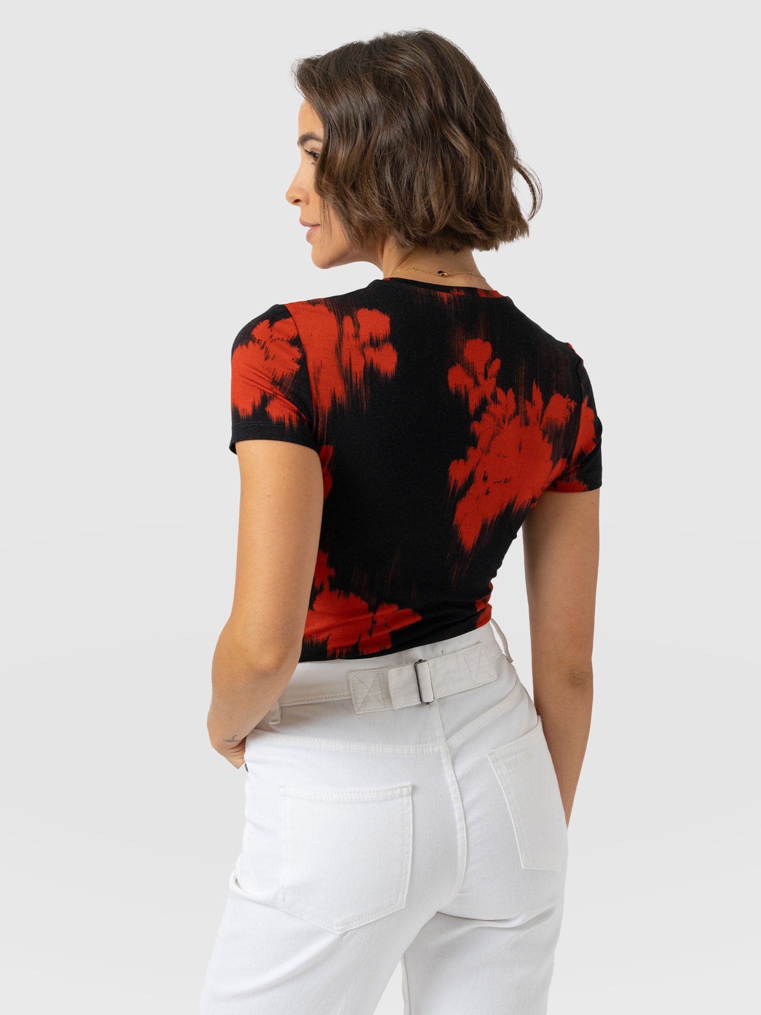 890-austen-crew-neck-tee-short-sleeve-orange-fade-floral-1.webp