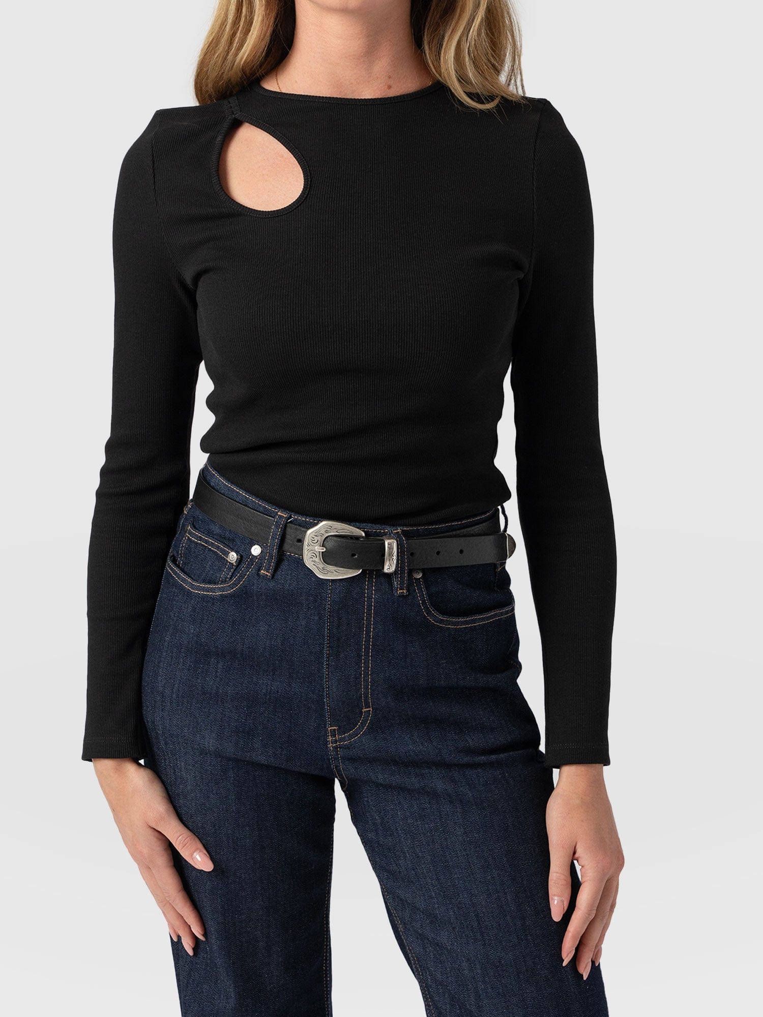965-axel-cut-out-long-sleeve-tee-black-1.webp